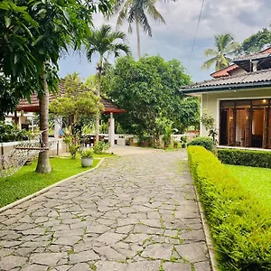  Villa Living